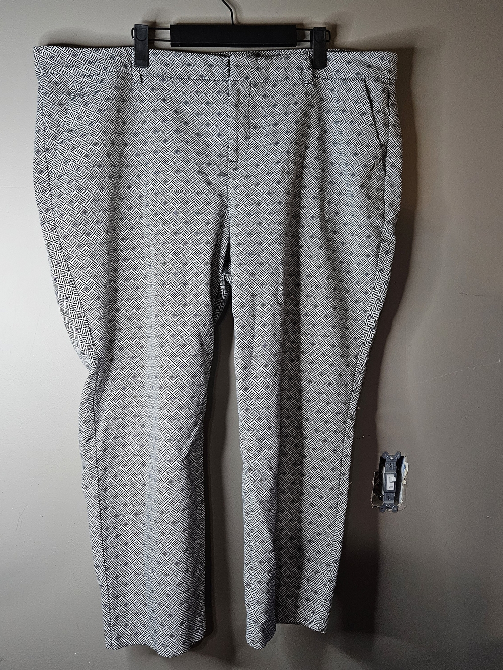 Old Navy Black and White Geometric Ankle Pants